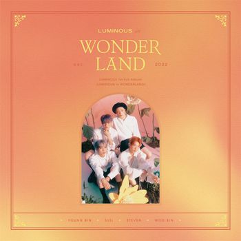 第一張正規專輯「LUMINOUS in WONDERLAND」(韓國進口版)